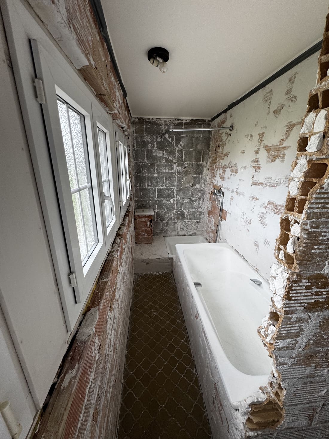 Avant — Salle de bains, revêtements muraux